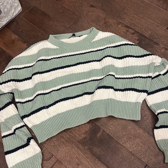 PacSun Sweaters - Pacsun cropped sweater - like new